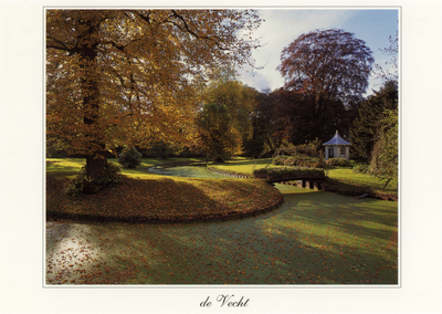 602093 Gezicht in de tuin van het huis Middenhoek aan de Rijksstraatweg te Loenen aan de Vecht met de theekoepel.